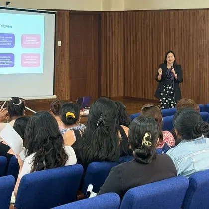 Katherine en una capacitación